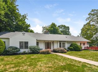 667 Mountain Rd, West Hartford, CT 06117