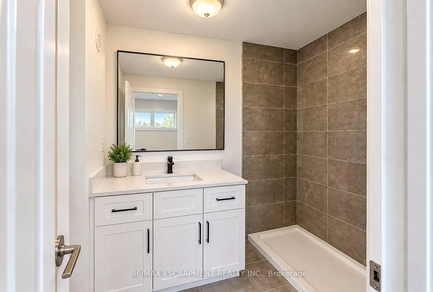 2 bed, $2,850 — Photo 3
