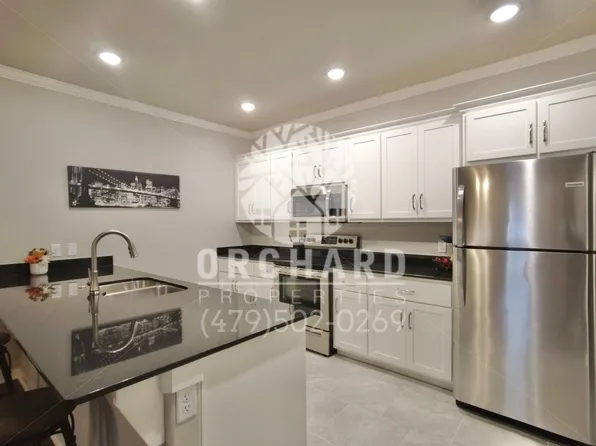 1900 E. Brookview Circle