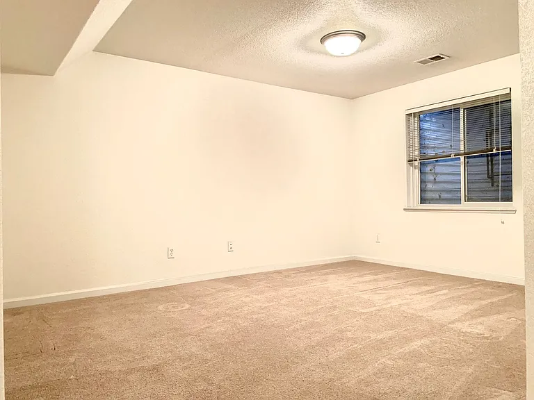 1781 Laurus Ln — Photo 8