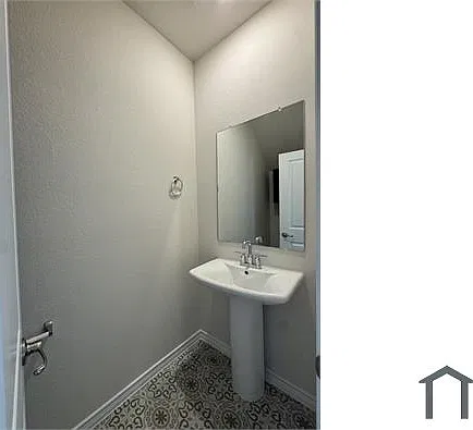 3 bed, 2276 sqft, $2,495 — Photo 4