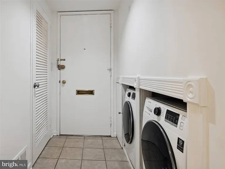 56 G St SW #B — Photo 3