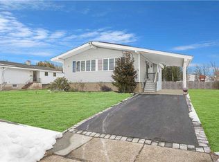 11 Harding Rd, Copiague, NY 11726