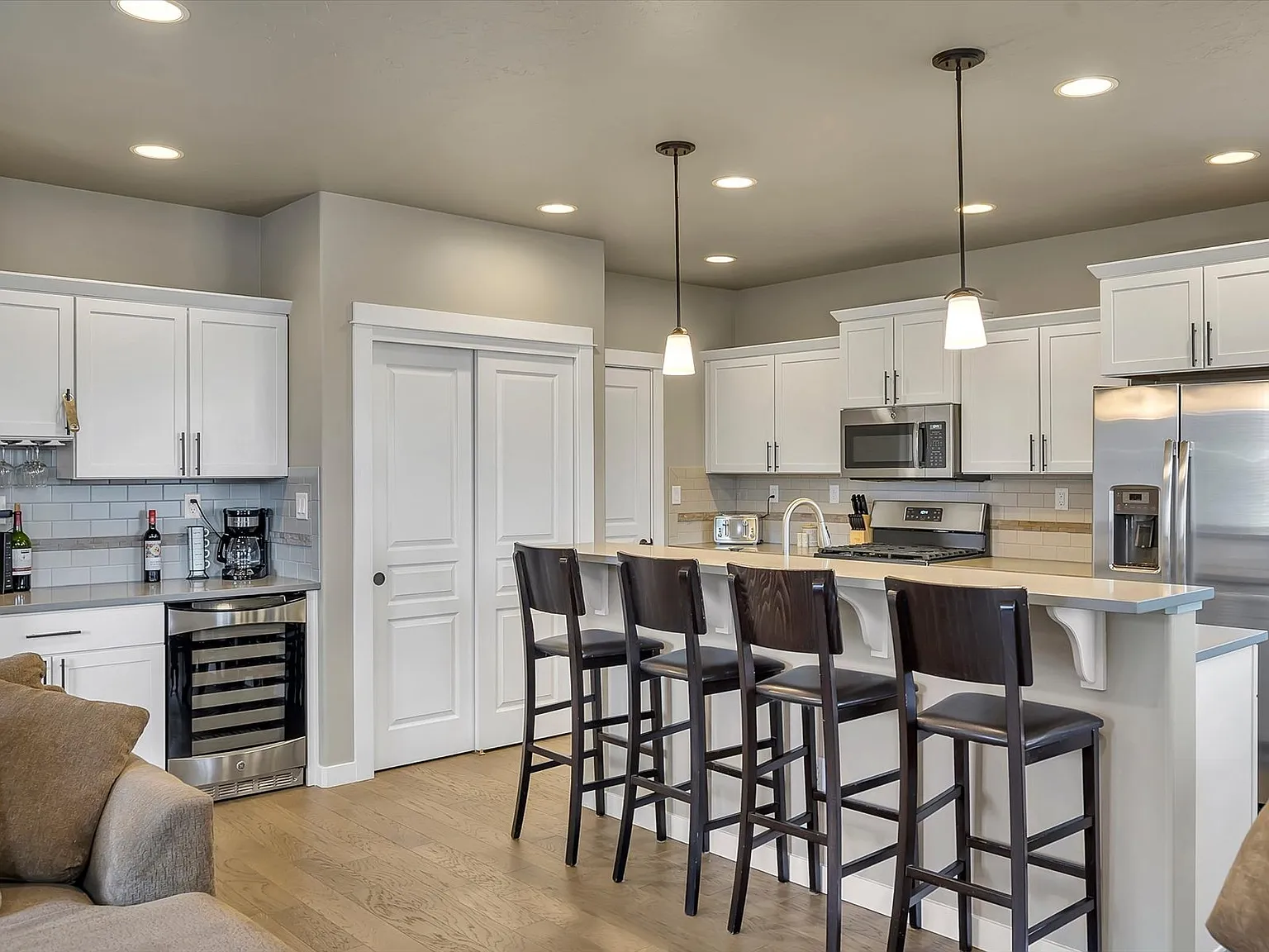 3 bed, 2.5 bath, 1743 sqft, $4,950 — Photo 3
