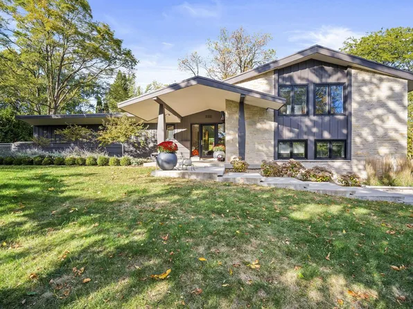 118 West Bergen DRIVE, Fox Point, WI 53217