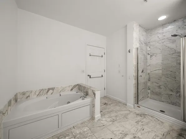 252 The Promenade image 19 of 28