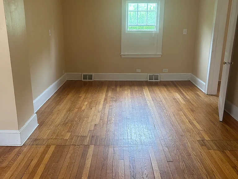 311 Peck Ln — Photo 4