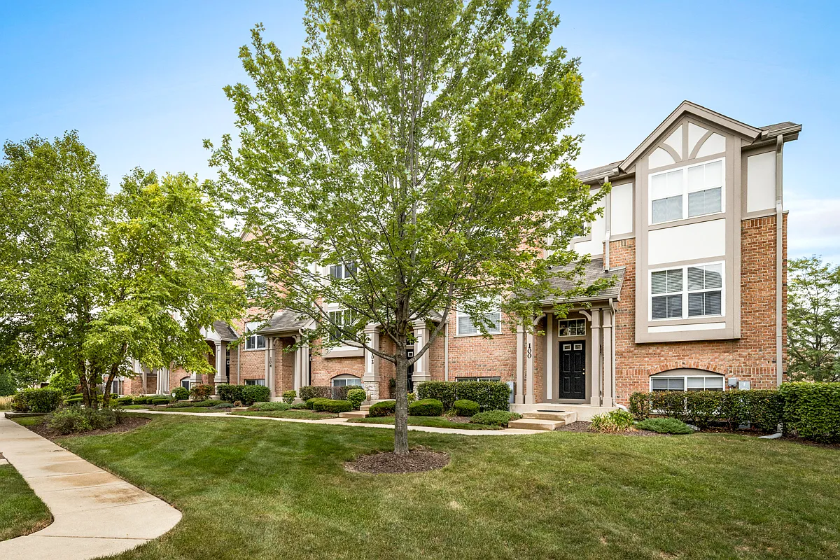 3 bed, 2.5 bath, 2226 sqft, $2,695 — Photo 3