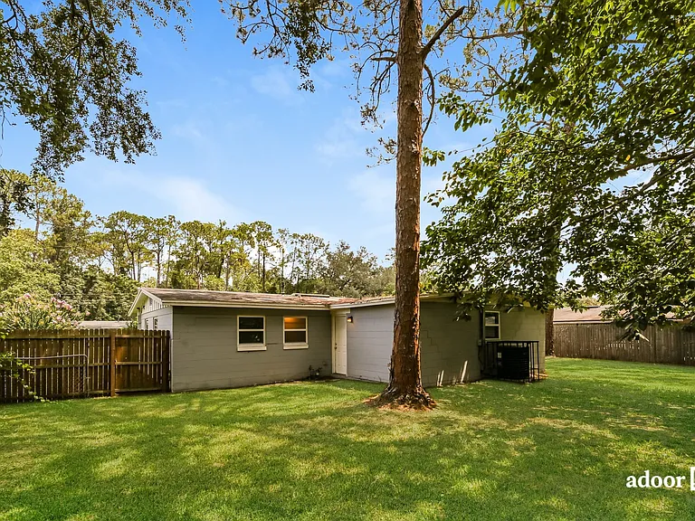 6768 Miss Muffet Ln N — Photo 15