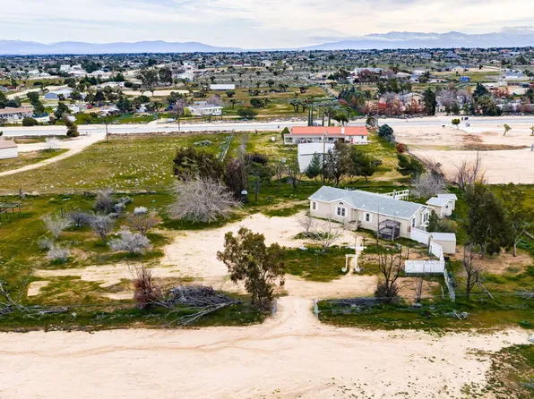 6425 Smoke Tree Rd, Phelan, CA 92371