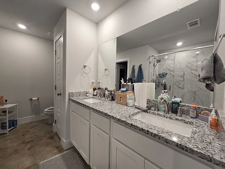 1051 Lexington Dr — Photo 13