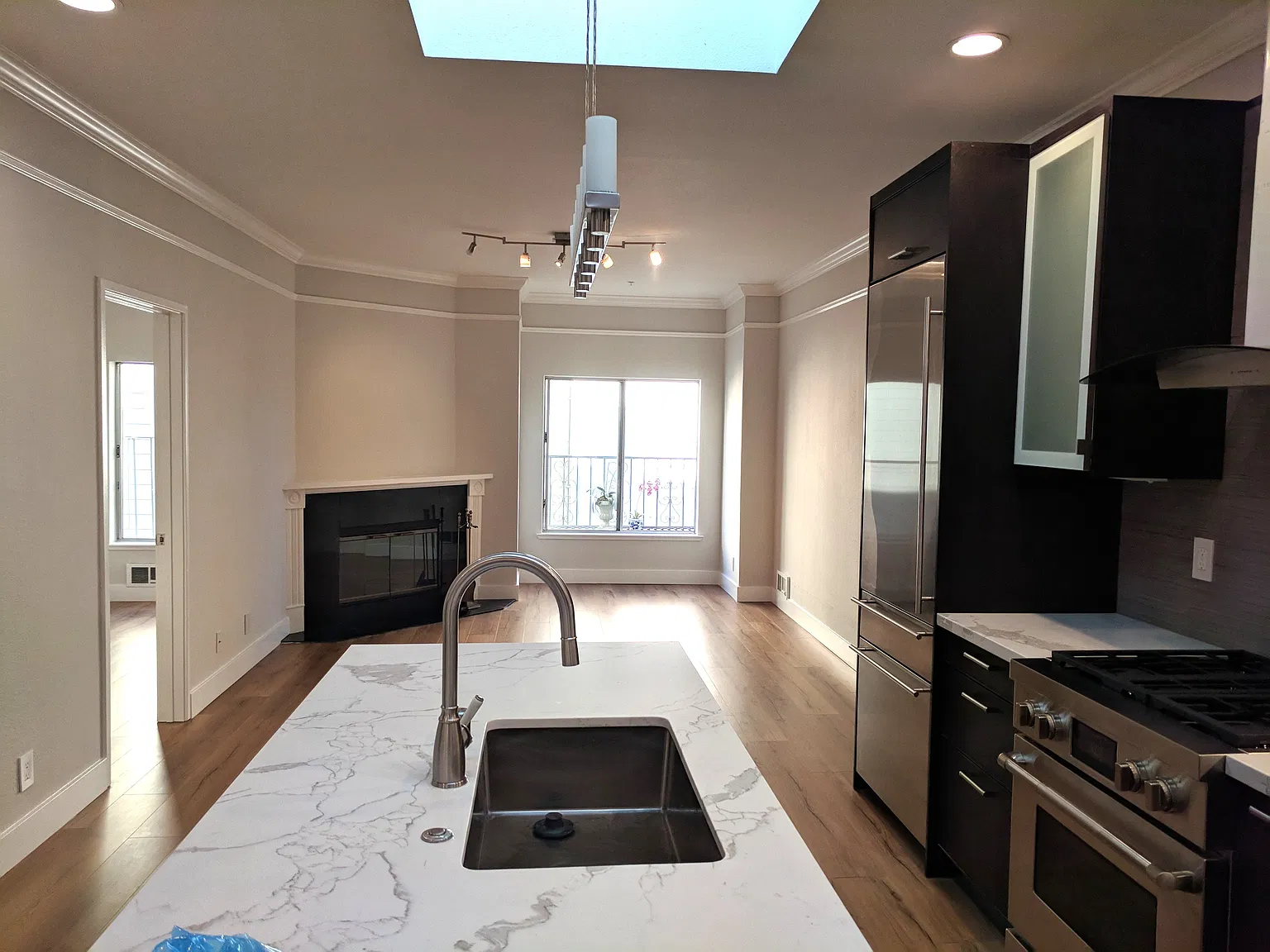 2 bed, 1000 sqft, $7,595 — Photo 3