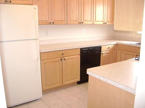 5th image of 213 Royal Ct