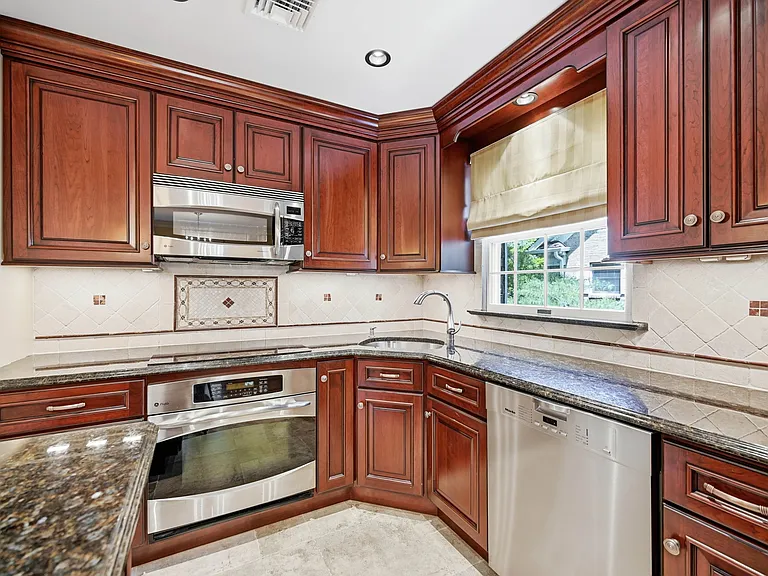 137A S Maple Ave #B — Photo 13