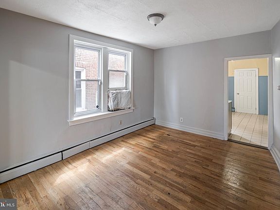 3rd image of 609 Pine St