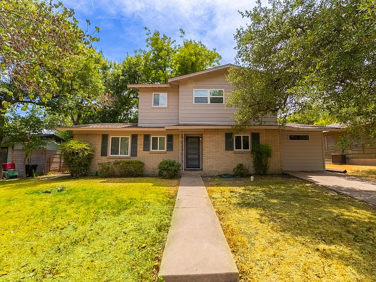 1307 Berkshire Dr — Photo 1