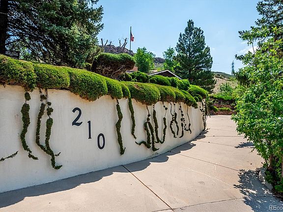 2nd image of 210 Lookout View Court
