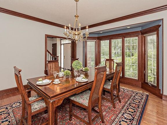 3rd image of 634 Charles Pl
