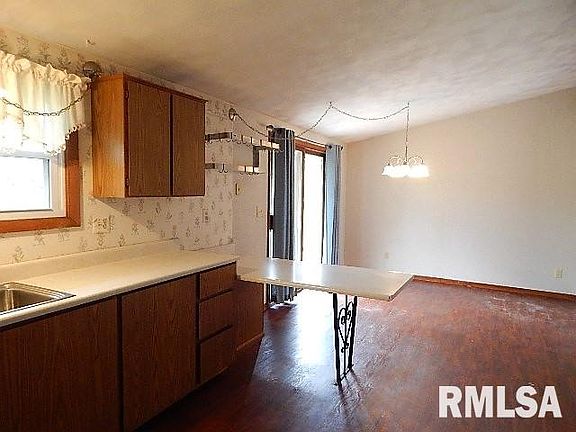 5th image of 19 Scarborough Dr