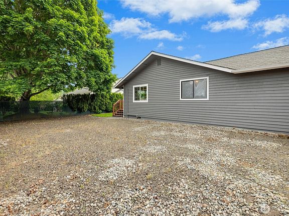 4th image of 1044 NE Swanson Way