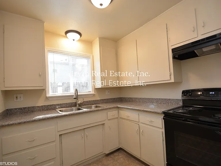 3303 N Franklin Ave — Photo 9