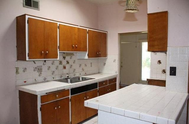 2nd image of 1385 Woodrow Ave