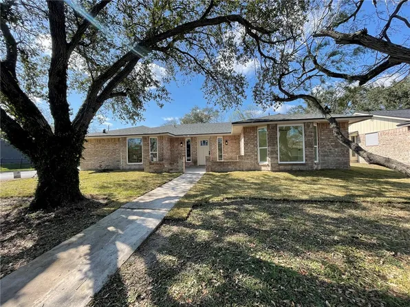 3733 Mendenhall Dr, Corpus Christi, TX 78415