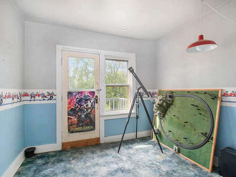 1009 E 4th St — Photo 13