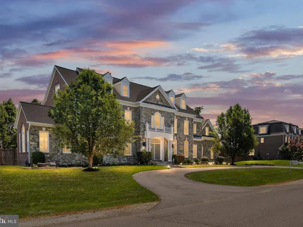 9311 Occoquan Overlook Dr, Lorton, VA 22079