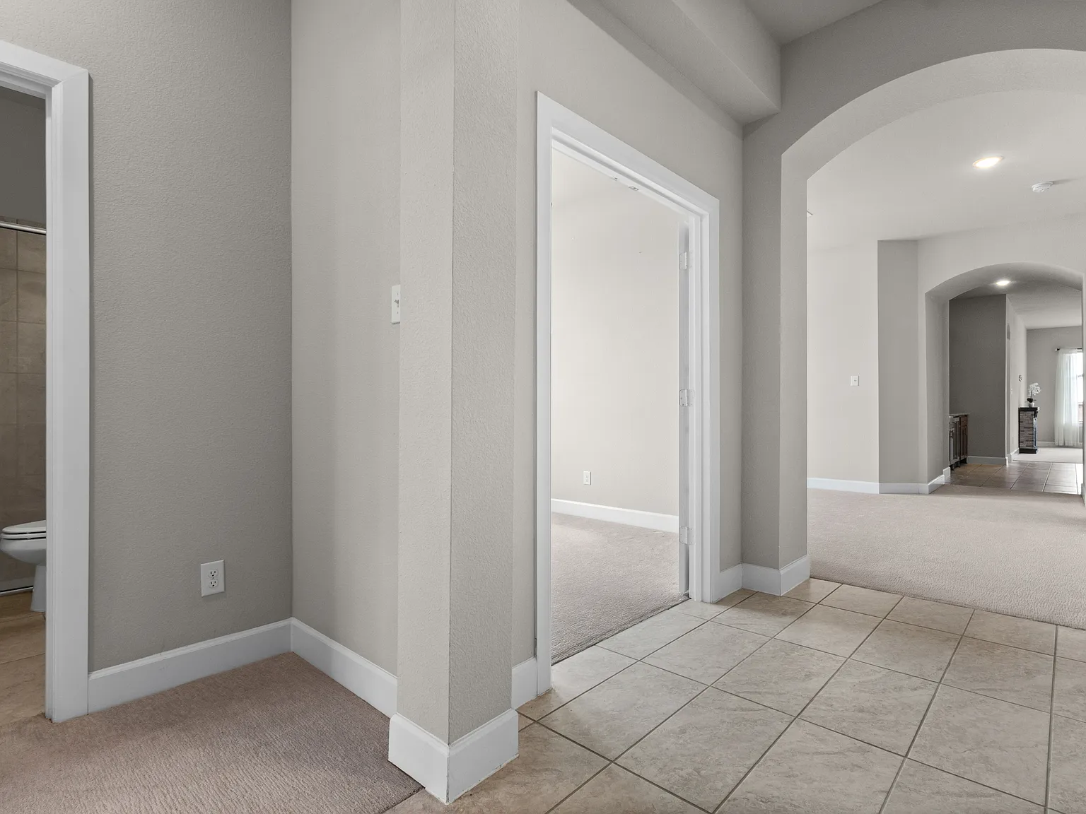 4 bed, 2430 sqft, $3,400 — Photo 3