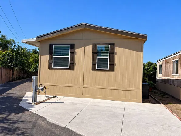 210 Amalfi Dr #28, Santa Ana, CA 92703