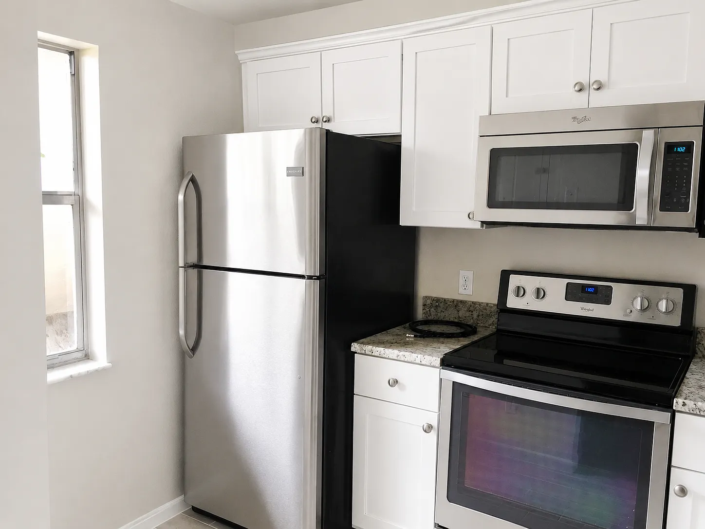 2 bed, 1034 sqft, $1,850 — Photo 2