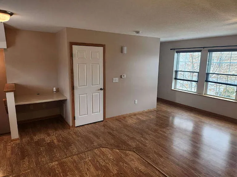 1022 10th Ave NW — Photo 9