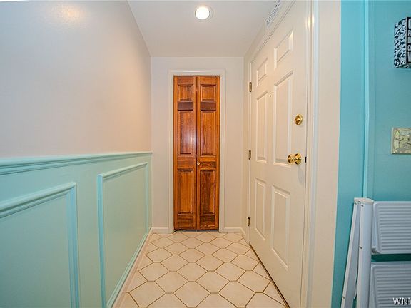 3rd image of 4593 Chestnut Ridge Rd APT 4