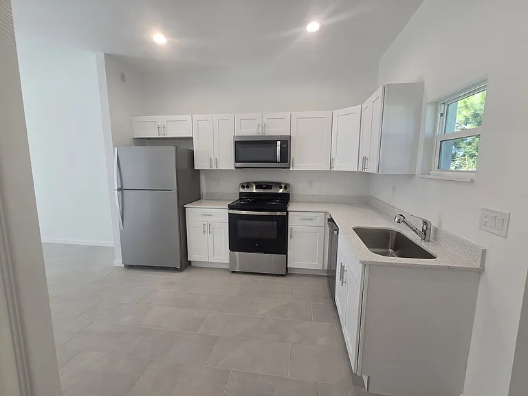 1150 Rahway St E — Photo 11