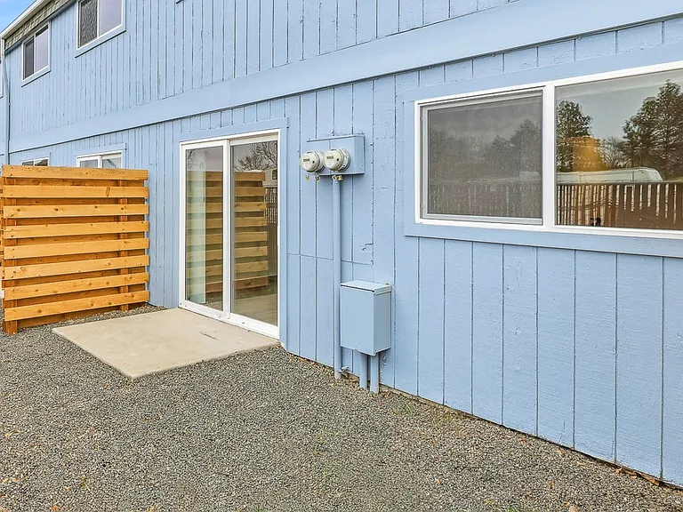 1 Month Free Rent Move In Special! Under New Management! — Photo 17