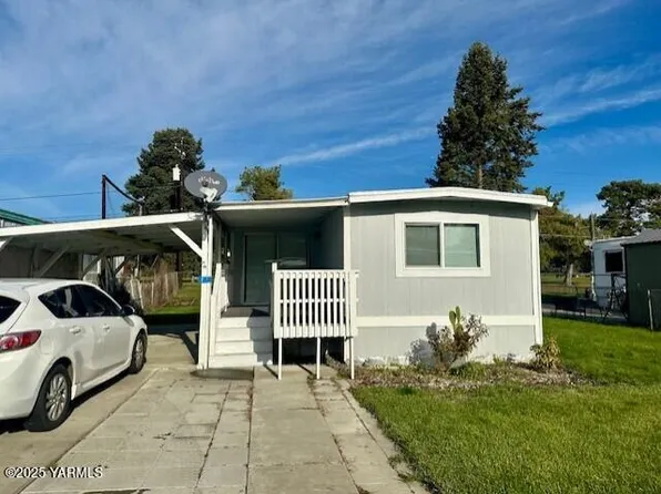 451 Pence Rd Trailer 20, Yakima, WA 98908