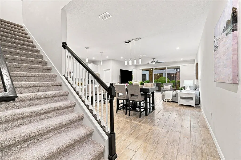 3 bed, 2.5 bath, 2243 sqft, $2,700 — Photo 4
