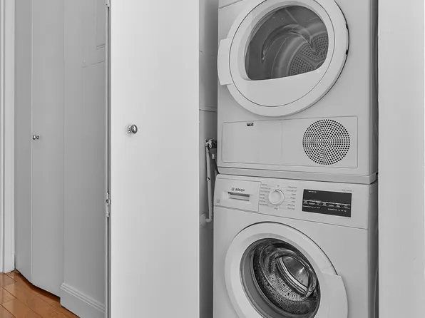 290 Third Avenue image 9 of 30