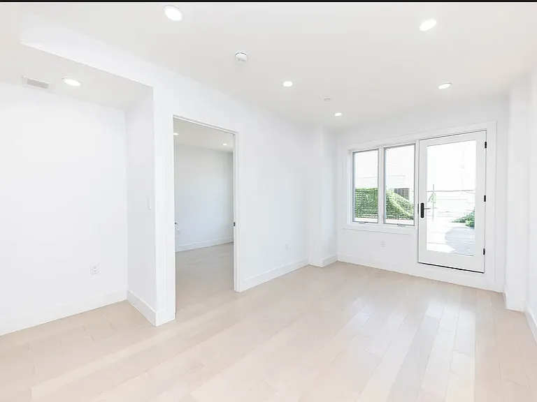455 Onderdonk Ave #2D — Photo 2