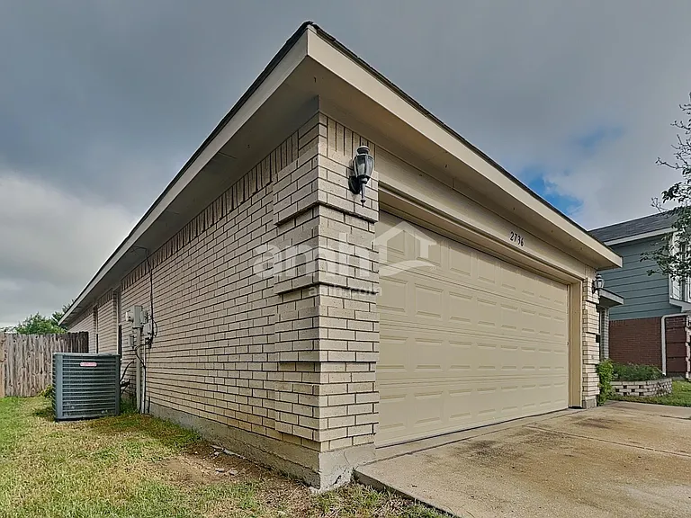 2736 Briscoe Dr — Photo 3