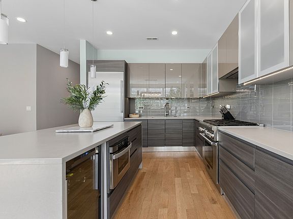 5th image of 456 N Carpenter St APT 2
