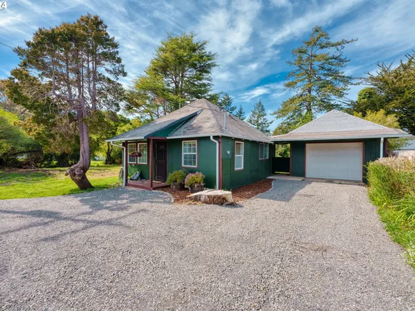 714 Pacific Ave, Brookings, OR 97415