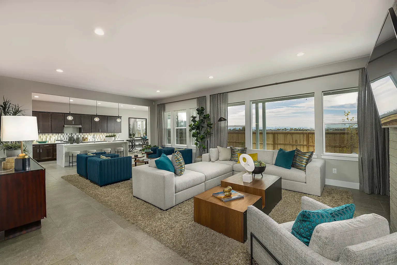 811 Halfpipe - Furnished Rental — Photo 4