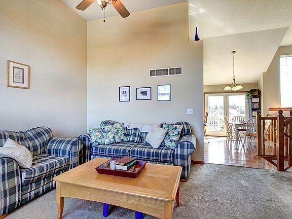4th image of 1009 NW Dogwood Dr
