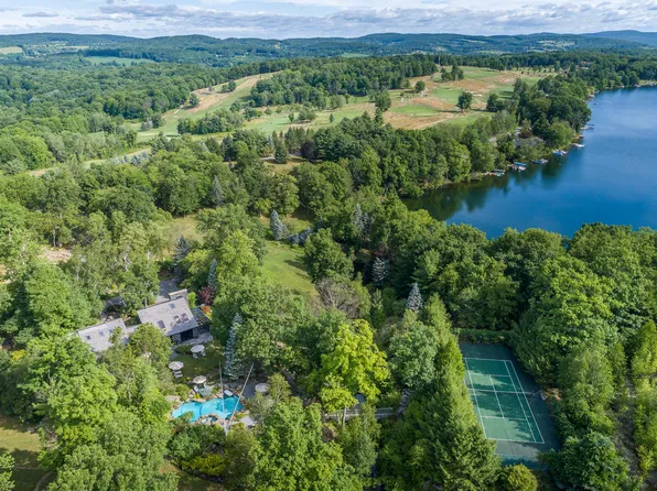 181 Golf Course Rd, Craryville, NY 12521