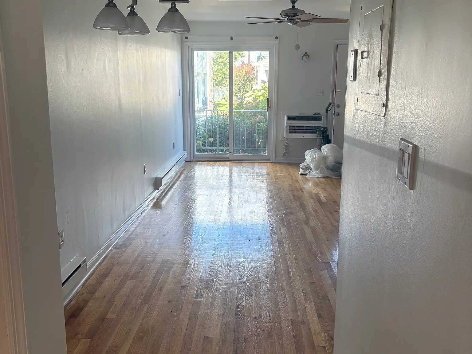 1 bed, 575 sqft, $2,500 — Photo 3