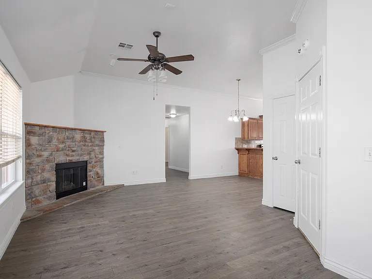 4900 Sunny Ct — Photo 4