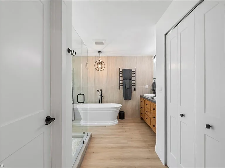 4222 Crayton Rd — Photo 28