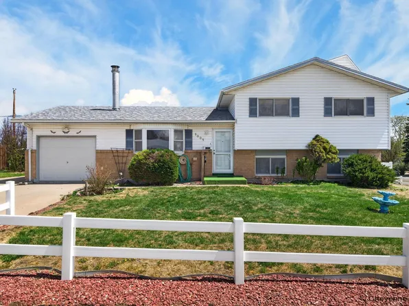 5005 Windmill Rd, Cheyenne, WY 82009